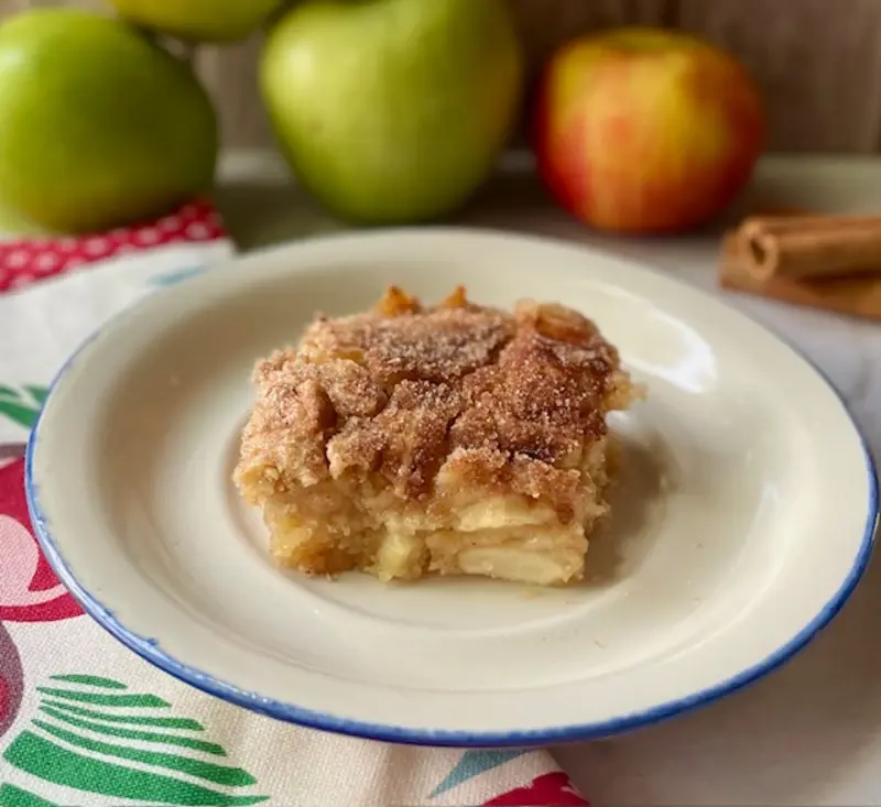 Apple snickerdoodle bars