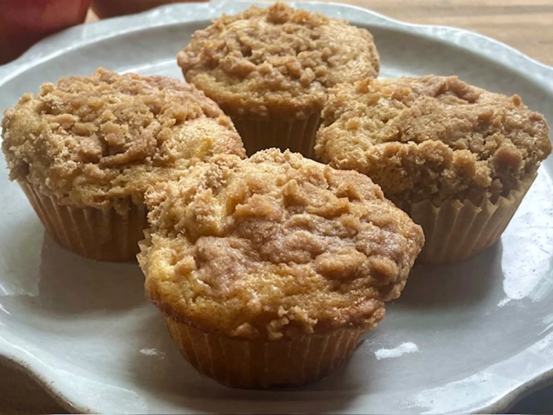 apple crumb muffins