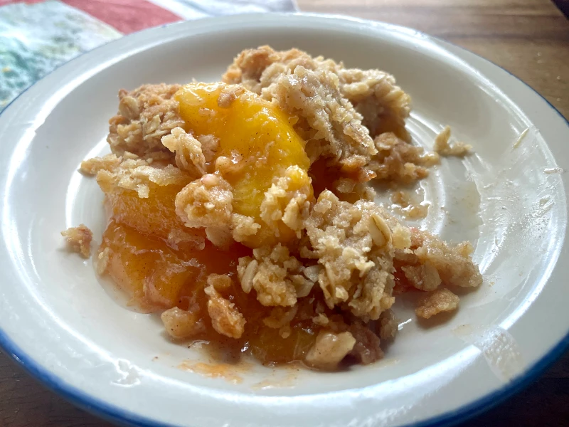 a plate of peach crisp