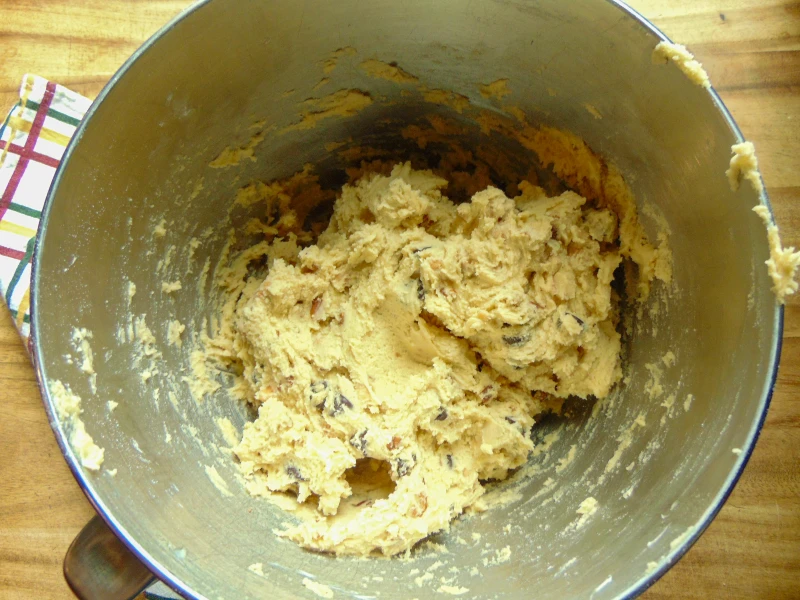 pecan chocolate chip cookies with caramel 