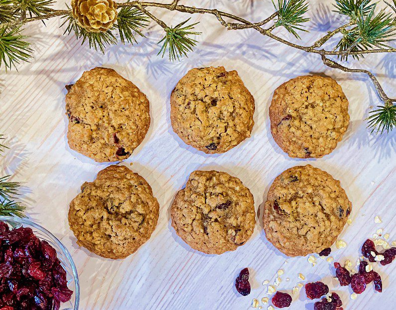 oatmeal cranberry cookies looking festive with cranberries