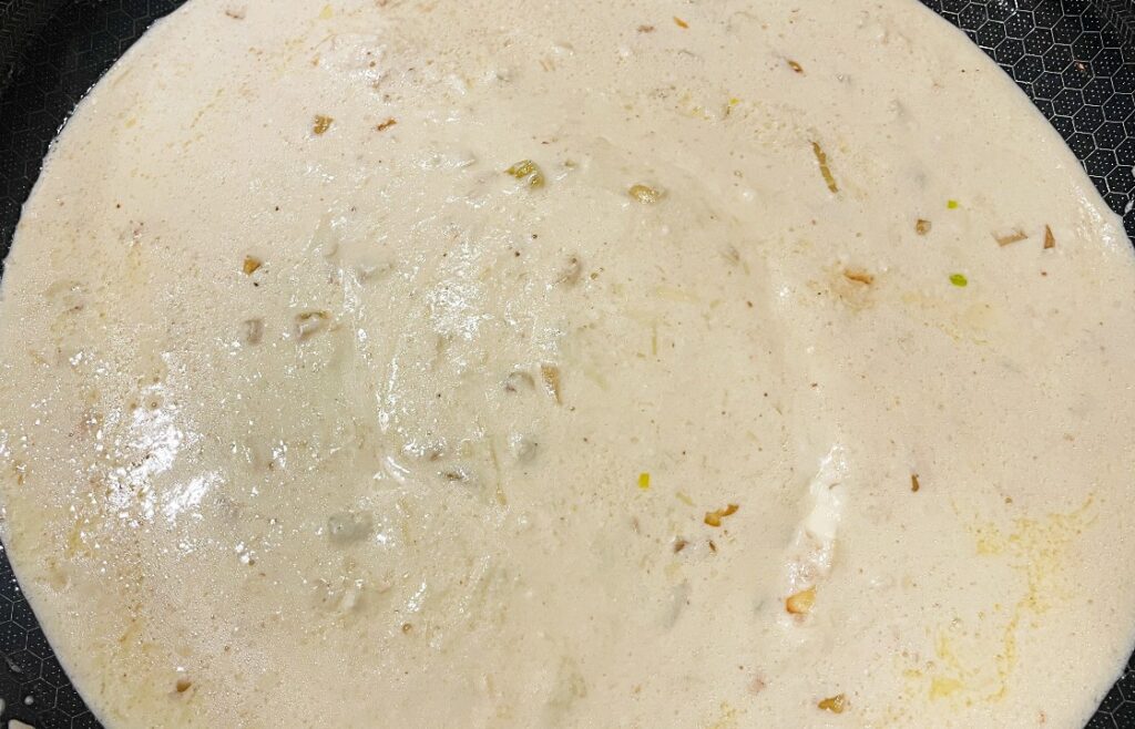 creamy sauce for creamy chicken spinach pasta bake